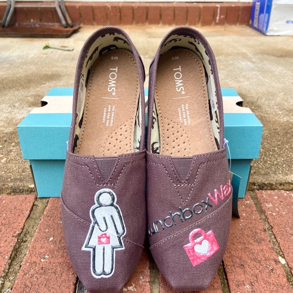 LunchboxWax custom hand-painted TOMS - Picture 2 of 5